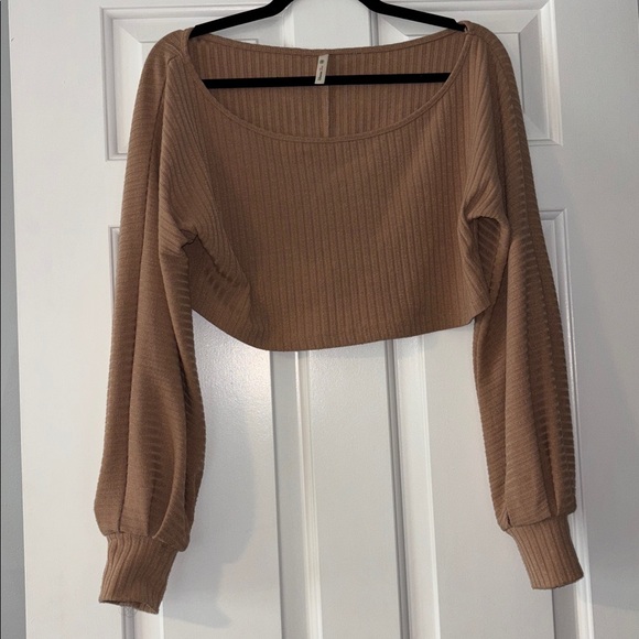 Cropped Ribbed Top - Picture 2 of 4